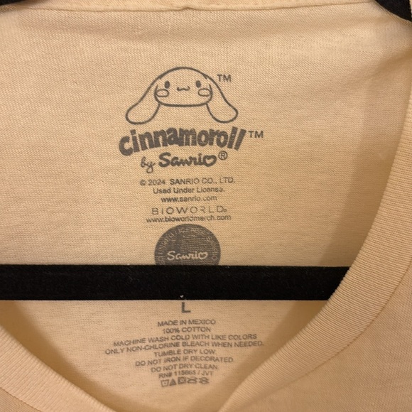 Cinnamoroll Graphic T-Shirt NWT Large - Picture 3 of 4